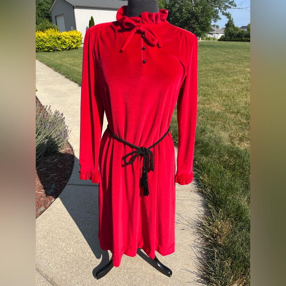 Ladies vintage red velour dress large Butte